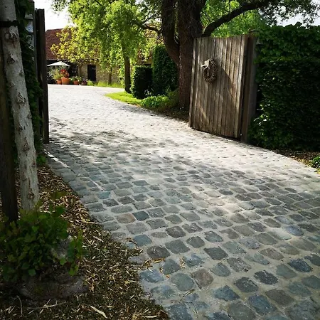 Casa Leone Near Bruges With Jacuzzi & Parking